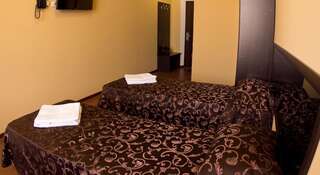 Гостиница Moonlight Витязево Двухместный номер с 1 кроватью или 2 отдельными кроватями + дополнительной кроватью-2