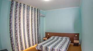 Гостиница Moonlight Витязево Двухместный номер с 1 кроватью или 2 отдельными кроватями + дополнительной кроватью-5