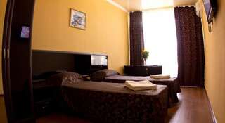 Гостиница Moonlight Витязево Двухместный номер с 1 кроватью или 2 отдельными кроватями + дополнительной кроватью-1
