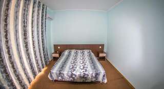 Гостиница Moonlight Витязево Двухместный номер с 1 кроватью или 2 отдельными кроватями + дополнительной кроватью-3
